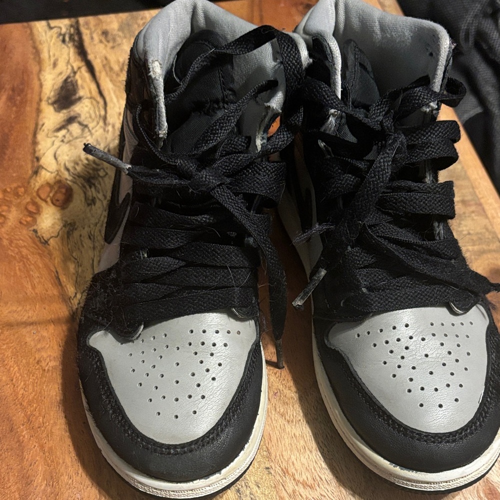 Nike Kids Black and Gray Sneakers